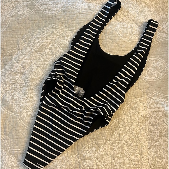 Aerie One Piece Bikini - Picture 2 of 3